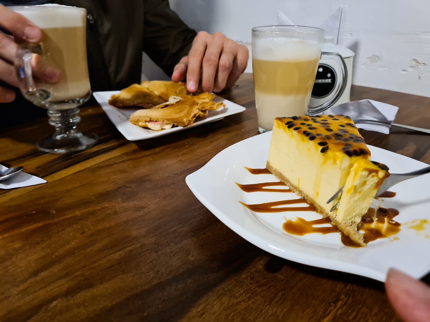 Melaza Coffee & Pastry Shop: appetizing food and coffee presentation