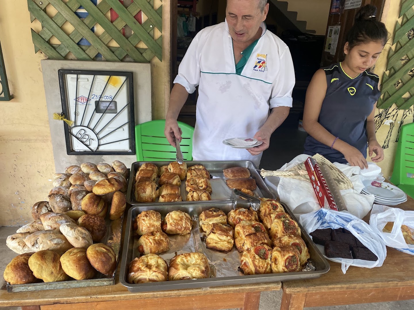 Panadería París: fresh bakery products clearly