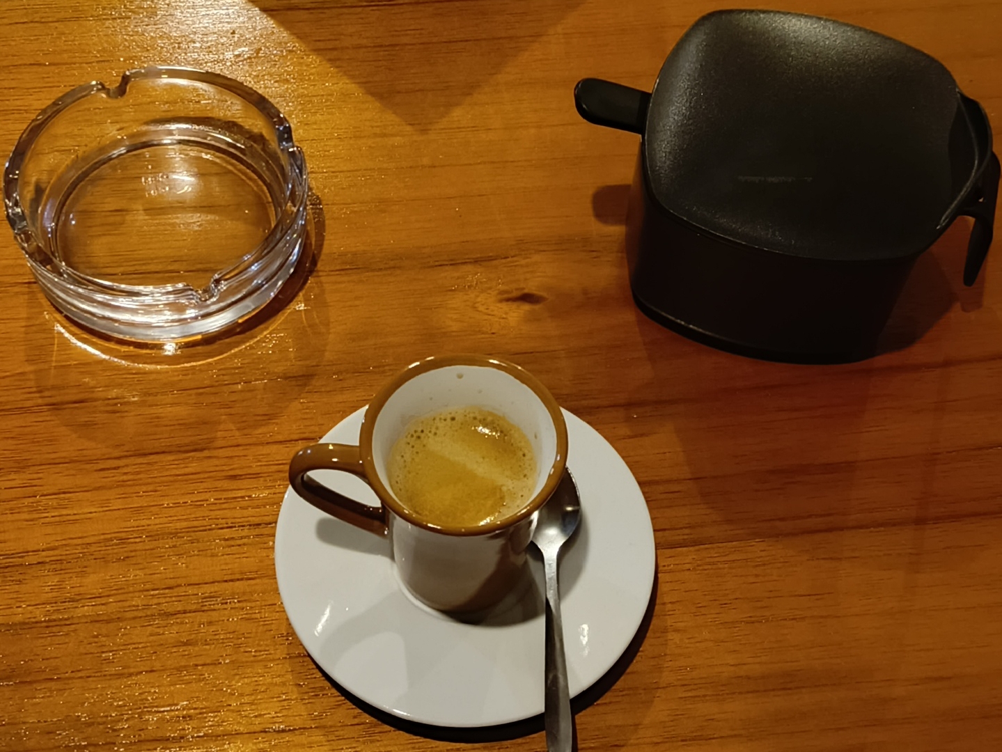 Pruébame: clear photo of served coffee