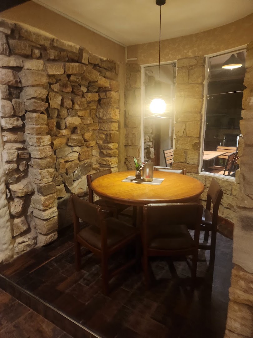 Latina Samaipata: inviting restaurant interior atmosphere