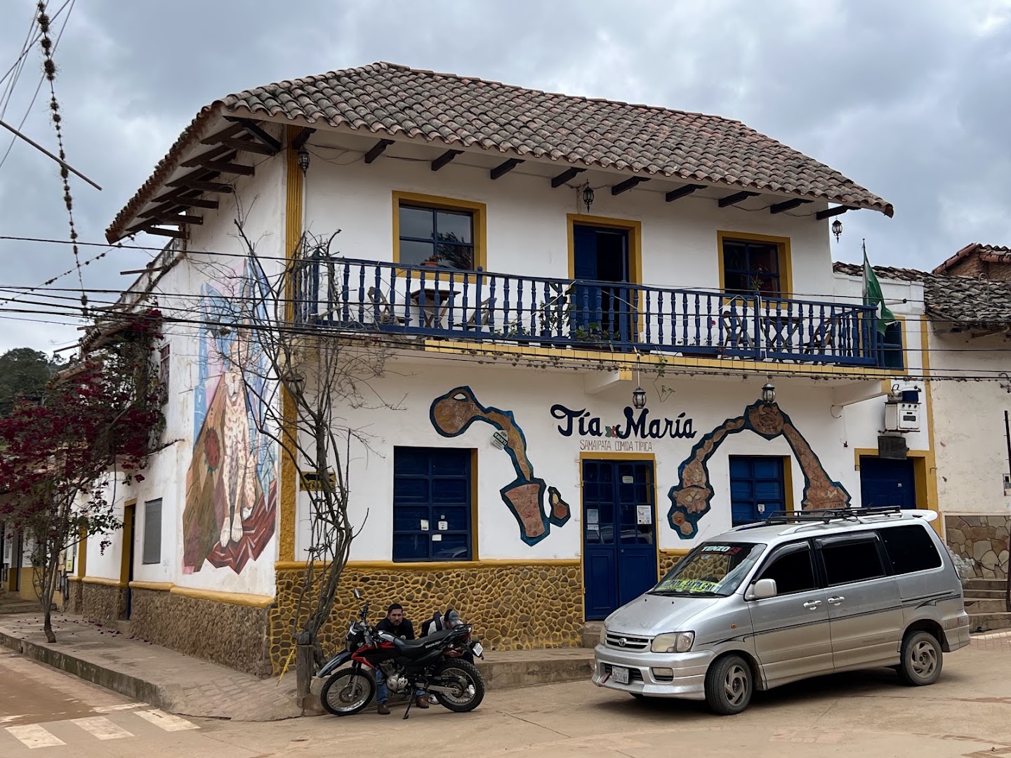 Tía María: clear exterior shot of restaurant