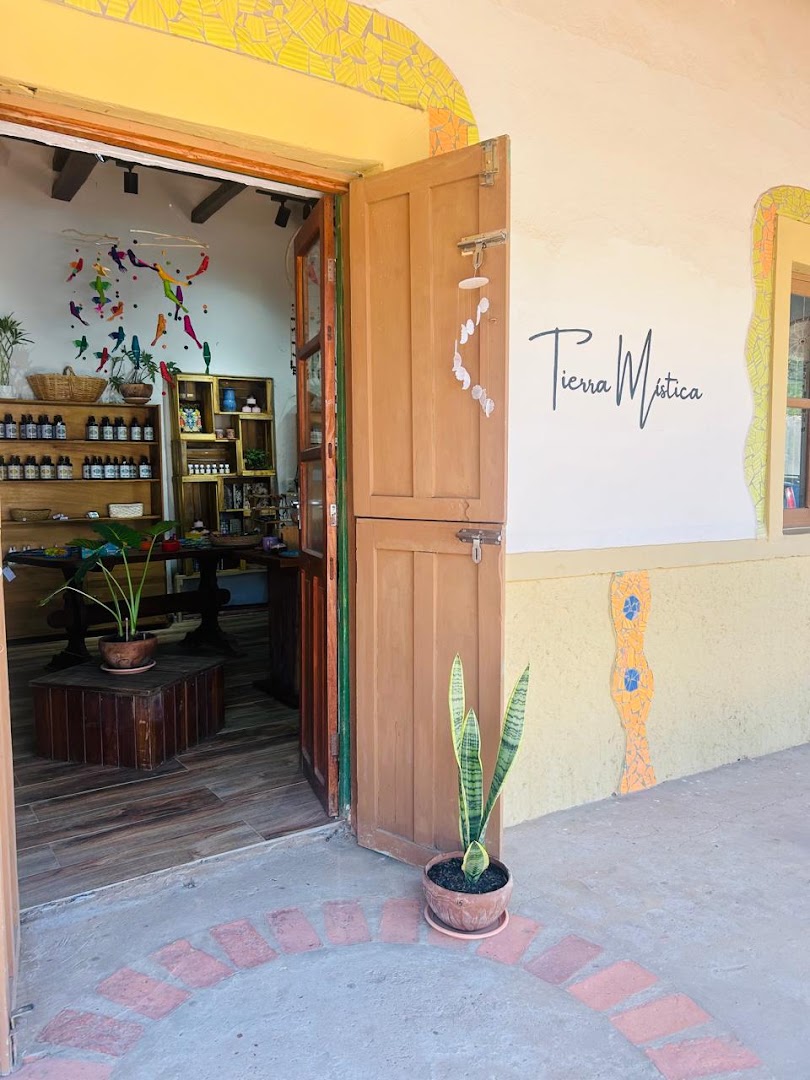 Tierra Mística: clear, inviting storefront photo