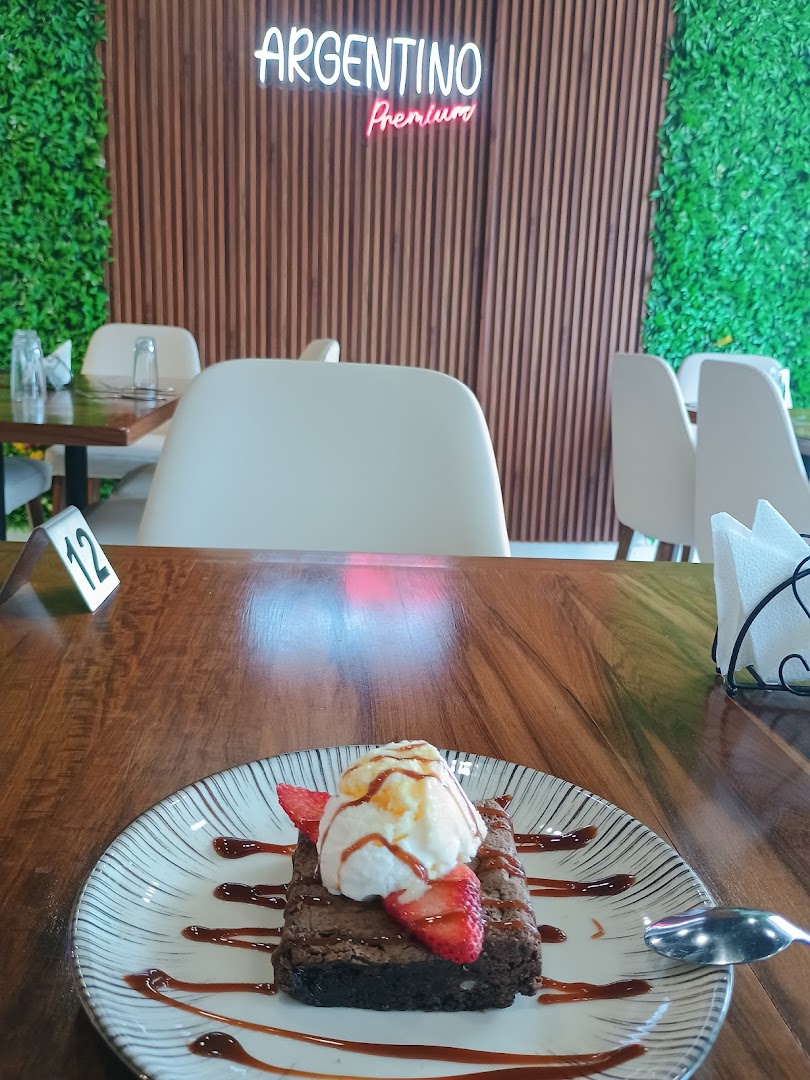 Argentino Restaurant Premium: appetizing food photo with branding