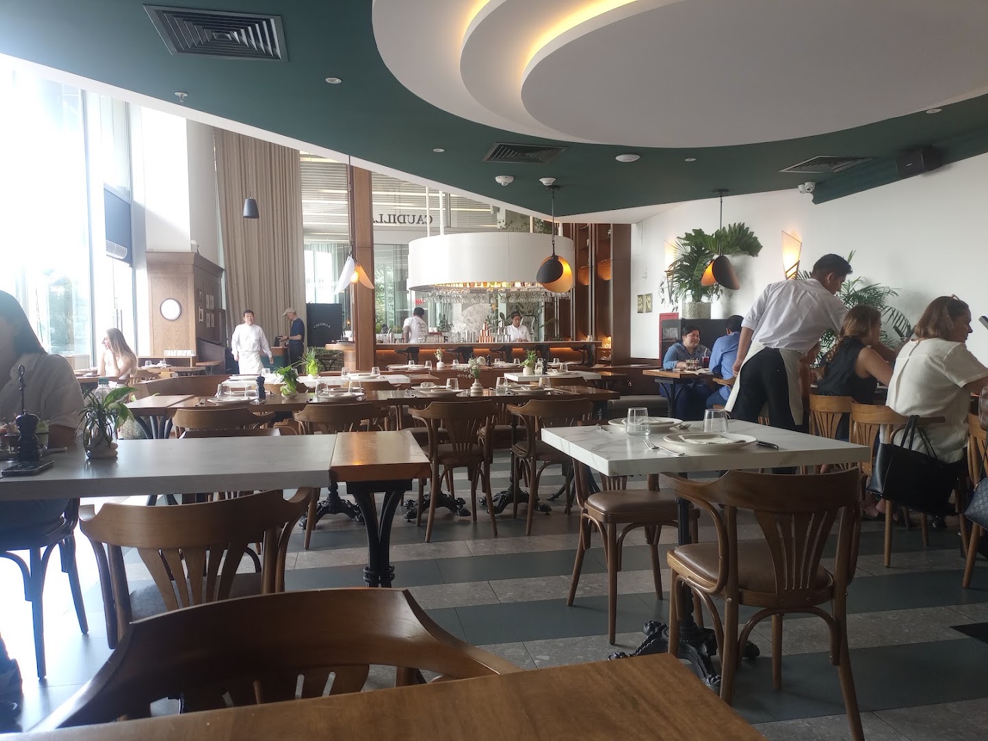 Caudilla: clear, inviting restaurant interior shot