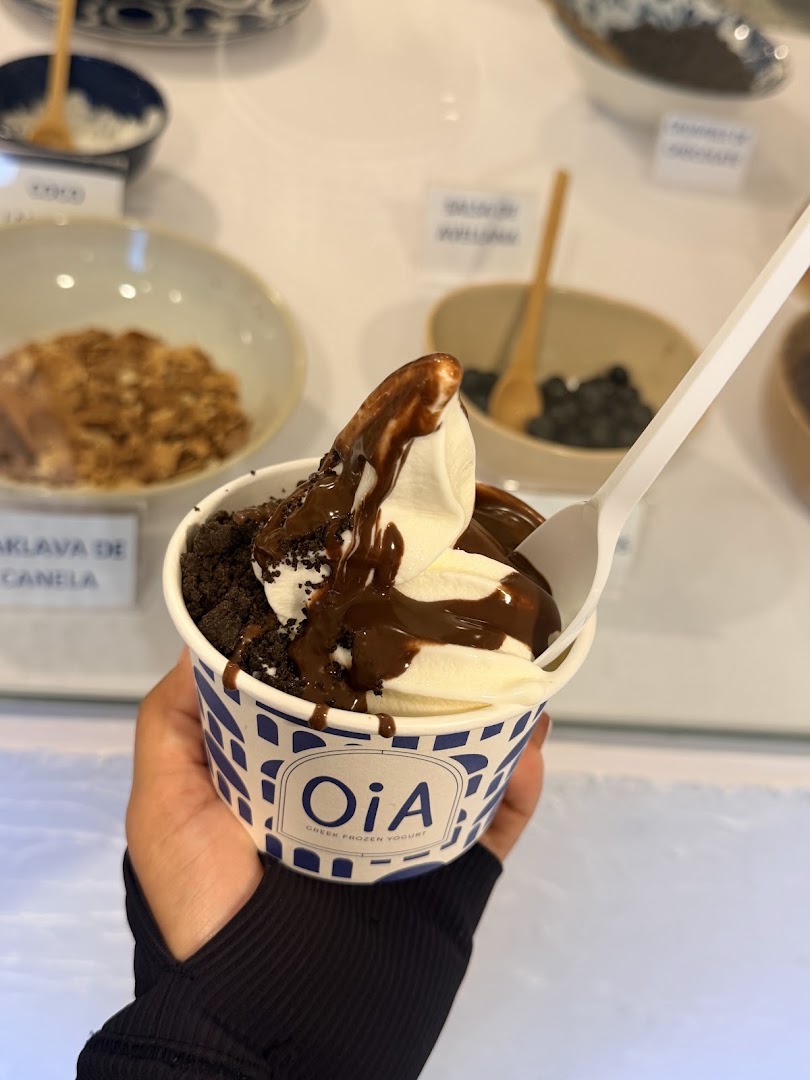 Oia Greek Frozen Yogurt: appetizing photo of shop product