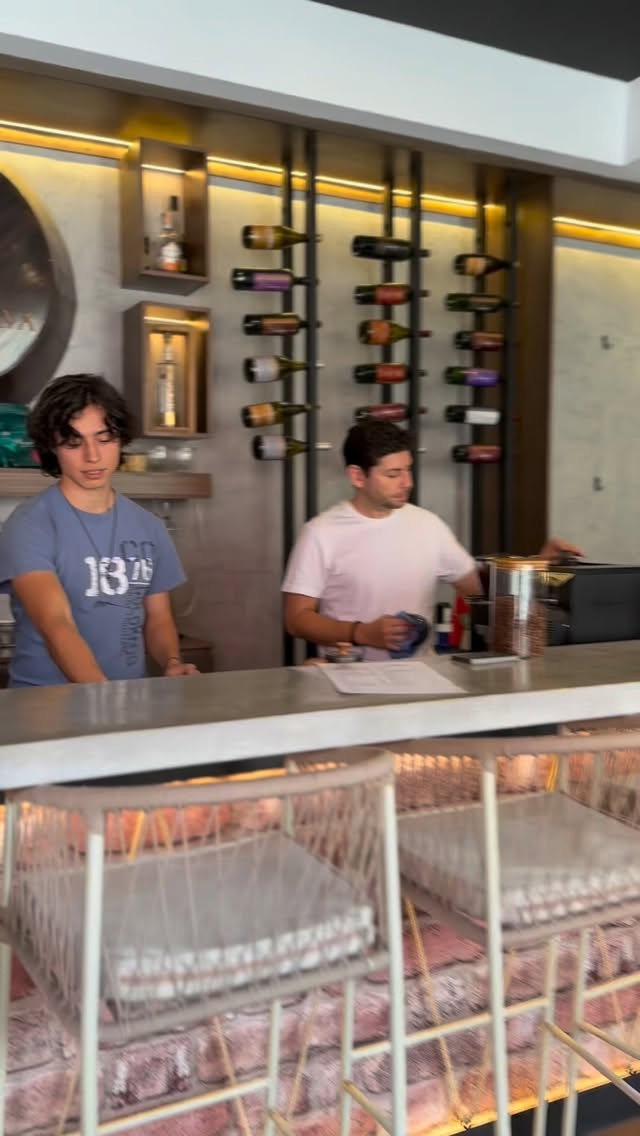 Gran Reserva: staff and bar atmosphere