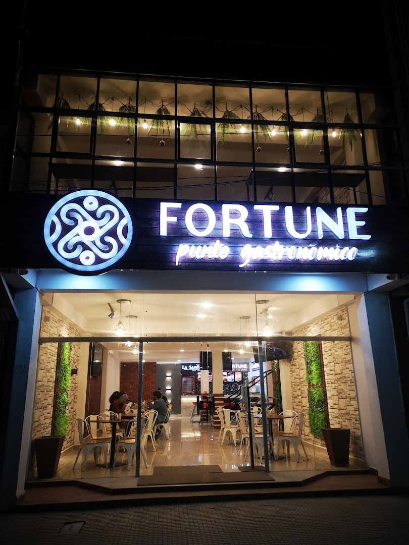 Fortune Punto Gastronómico: clear, professional exterior restaurant shot
