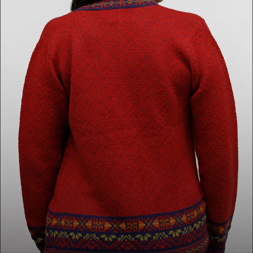 LAM Bolivia: clear product photo of clothing