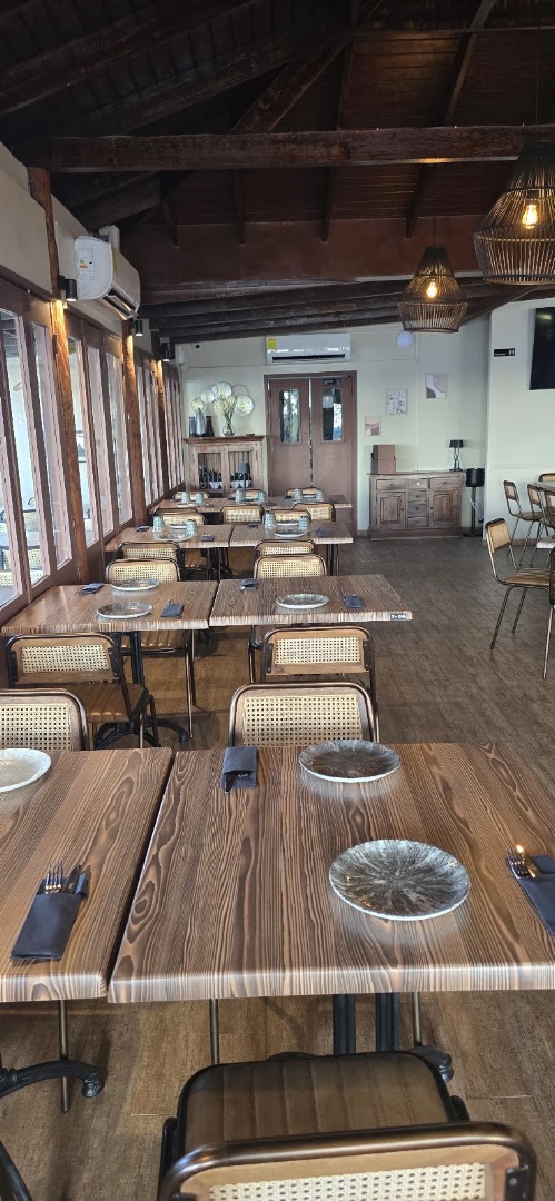 Don Julio Italian Grill: clear photo of restaurant interior