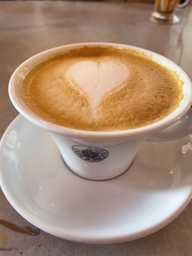 Rosa Café: appealing photo of latte art