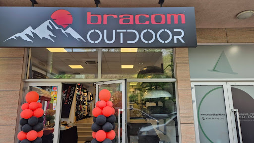 Bracom Outdoor Shop: clear storefront photo showing branding