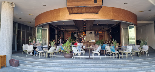 Frida Bar & Resto: clear, inviting view of venue