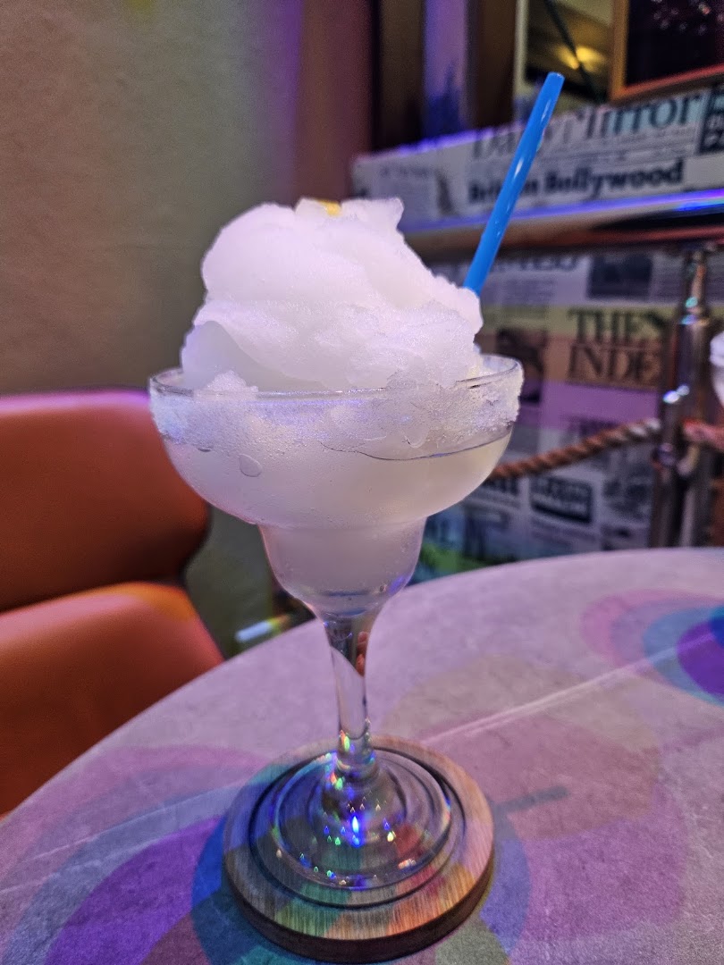 Coconut Lounge Lifestyle: appetizing photo of a cocktail