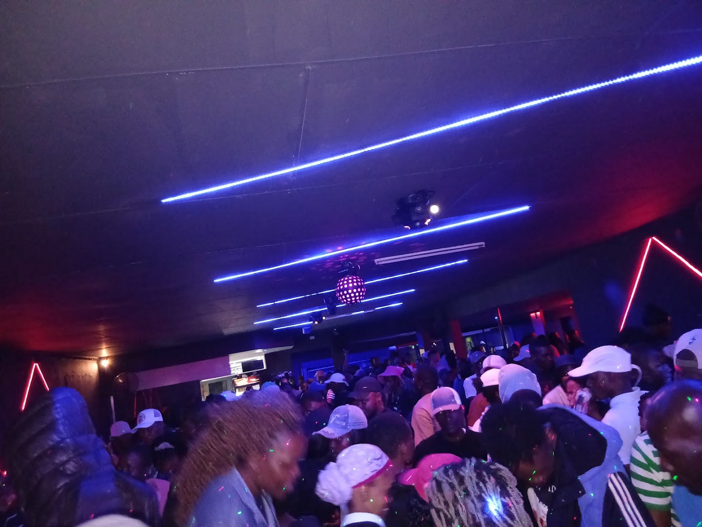 Lizard Entertainment: venue's lively atmosphere