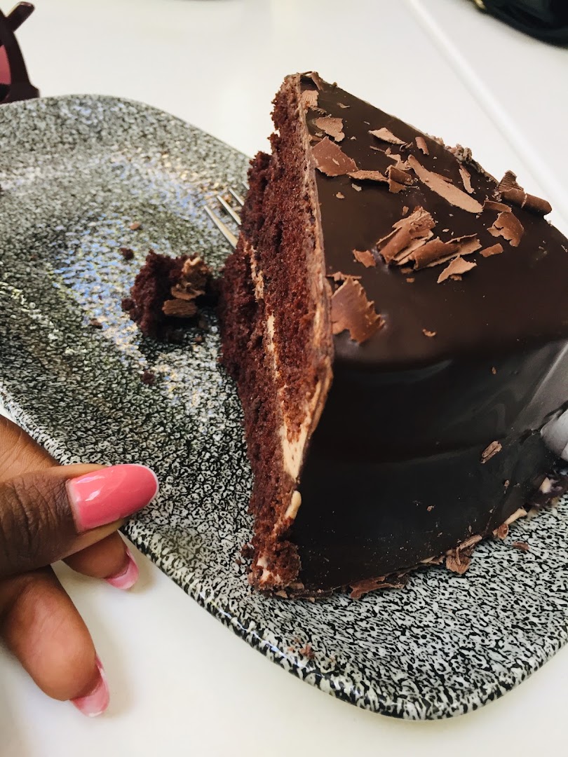 The Thorn Tree: appetizing photo of served dessert