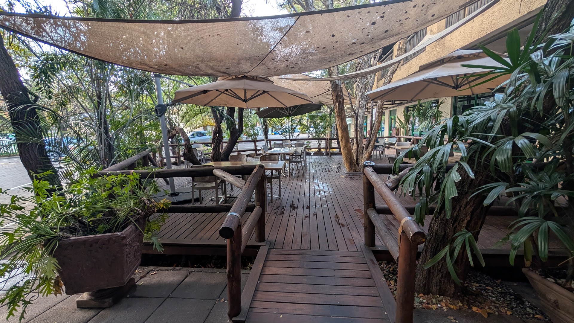 The Thorn Tree: inviting outdoor terrace atmosphere