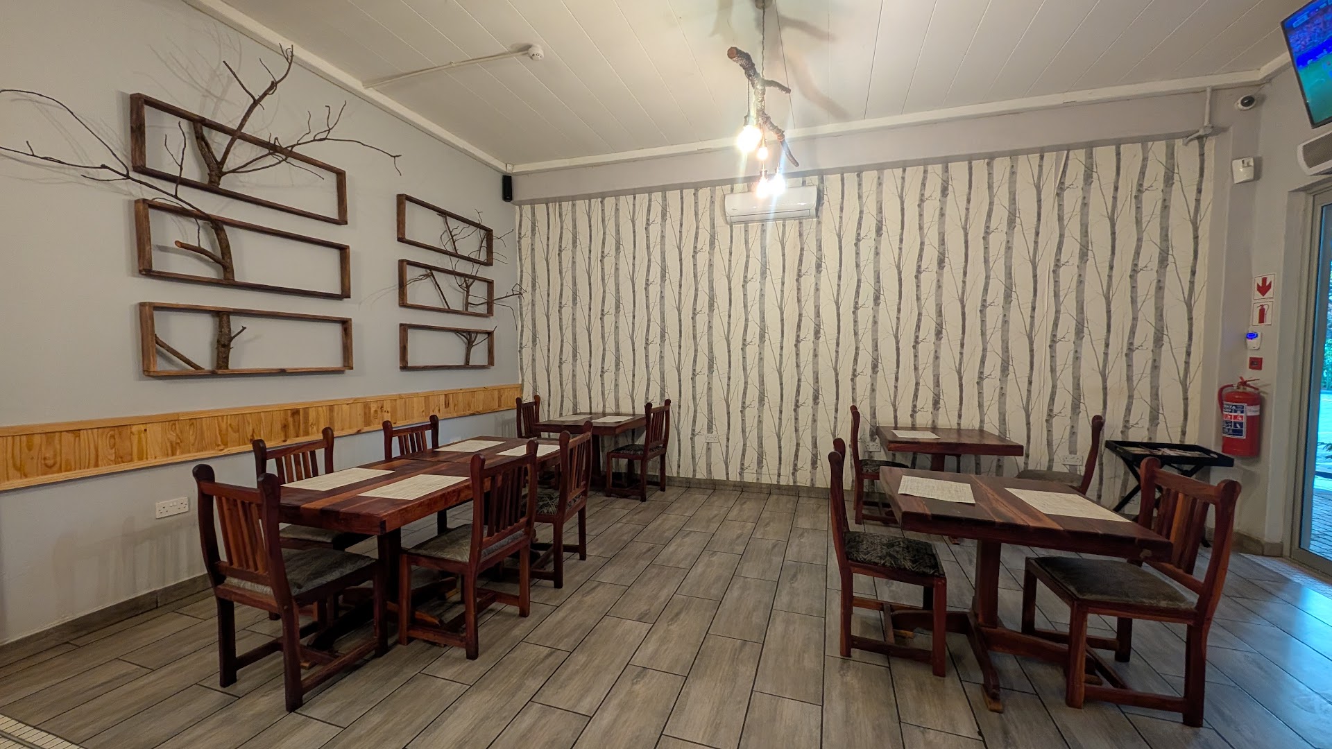 The Thorn Tree: clear interior shot of venue