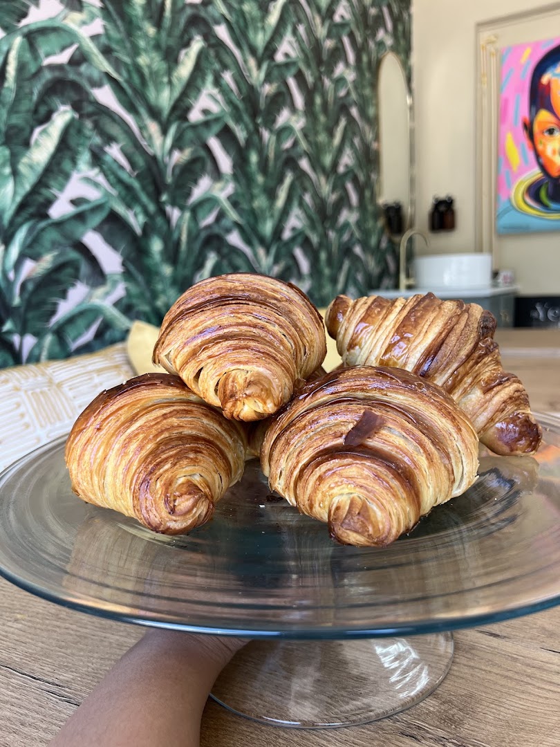 The Yellow Giraffe: appetizing photo of fresh pastries