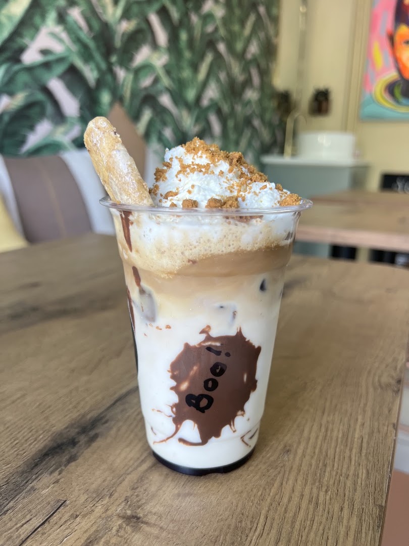 The Yellow Giraffe: appetizing photo of a drink