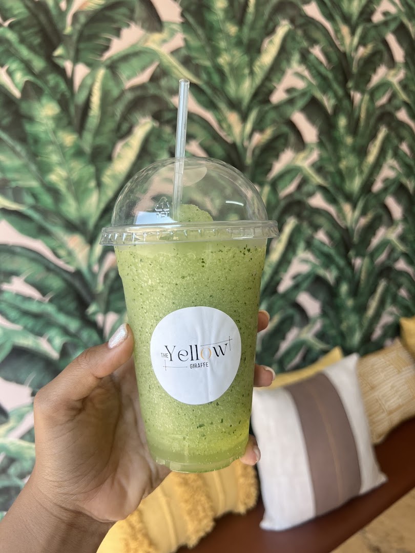 The Yellow Giraffe: appetizing drink with clear branding