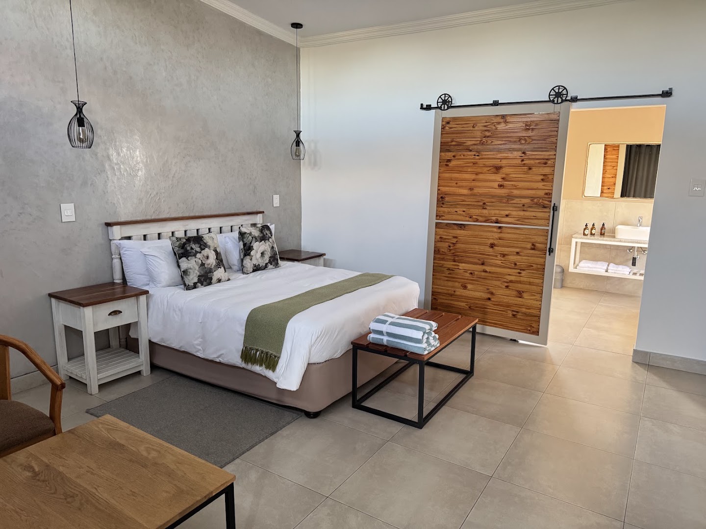 Symponia Guesthouse: high quality guest room photo