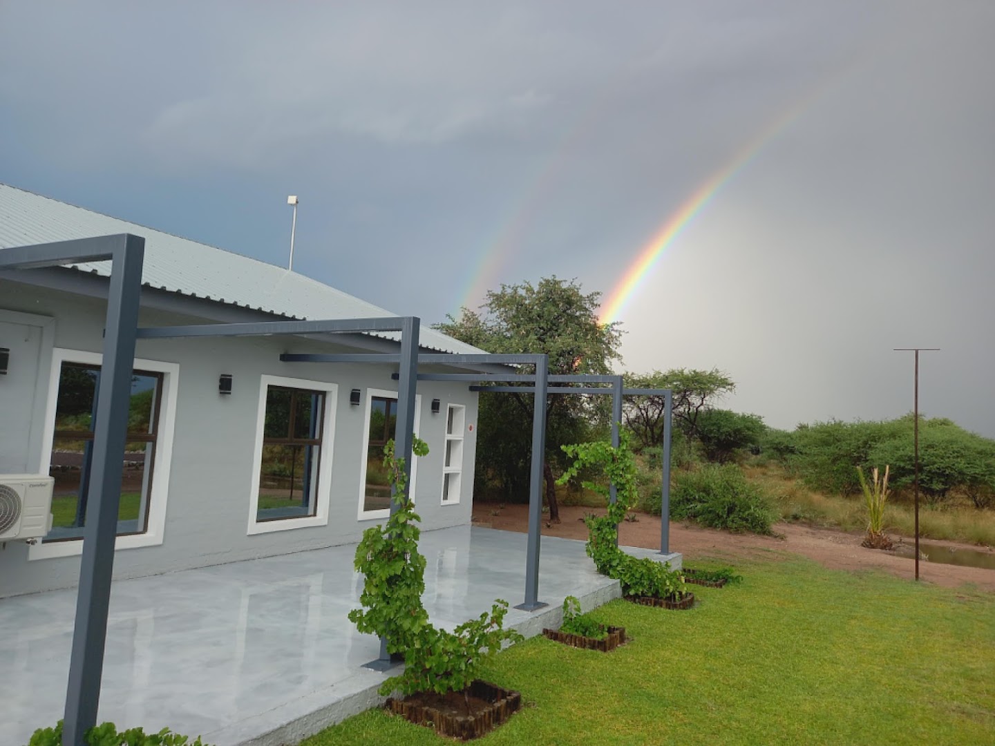 Symponia Guesthouse: attractive exterior with scenic rainbow