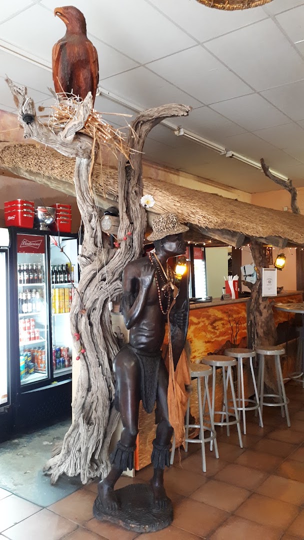 Hunters Pub & Grill: venue interior and atmosphere