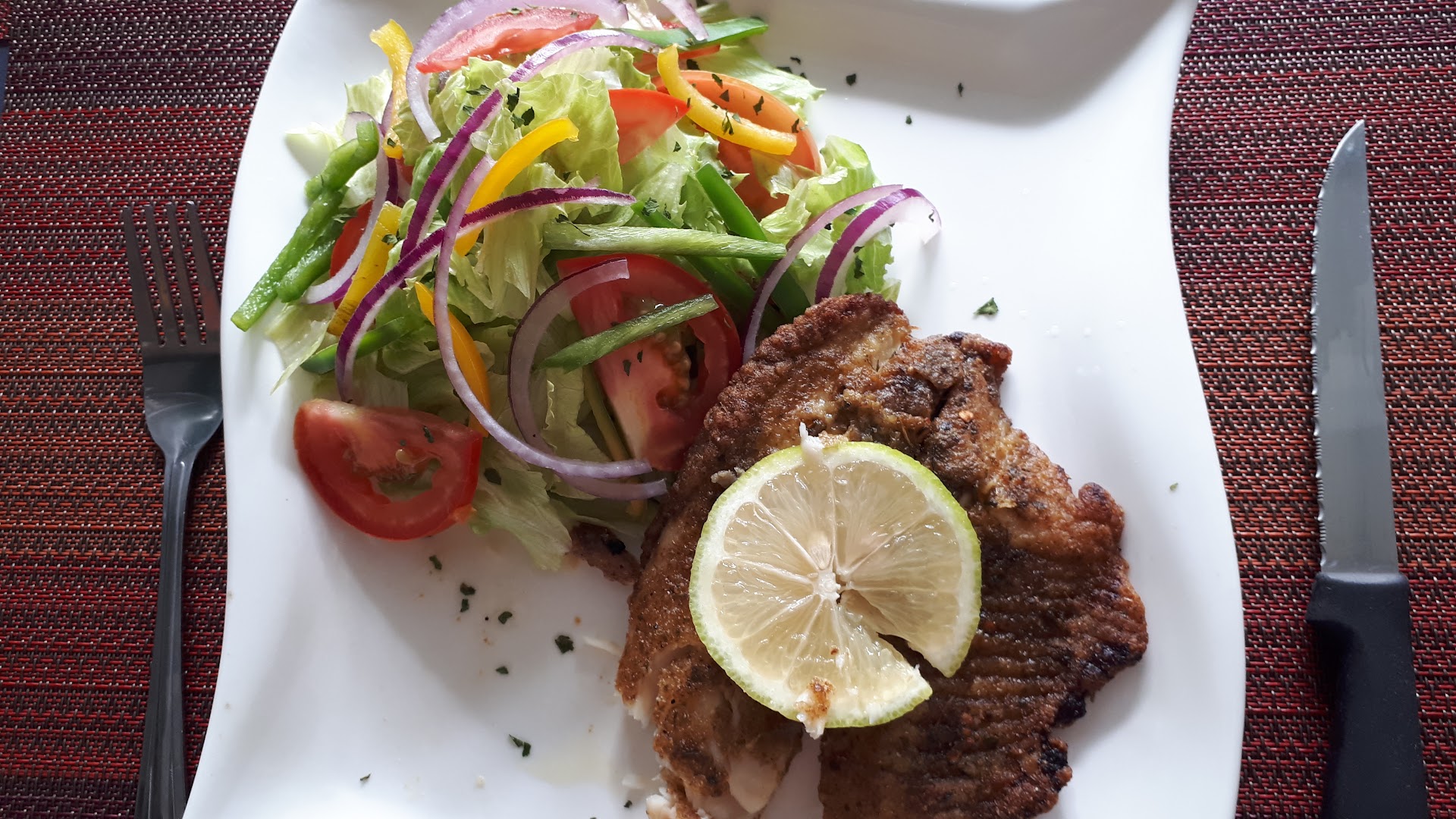 Hunters Pub & Grill: appetizing, high-quality food photography