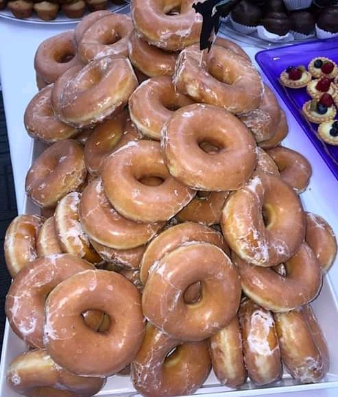 Gase's Bakery: appetizing display of fresh donuts