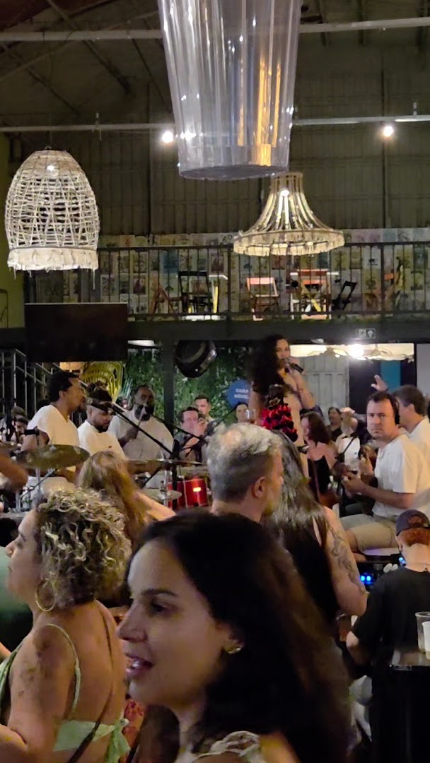 BarZenho: lively bar atmosphere