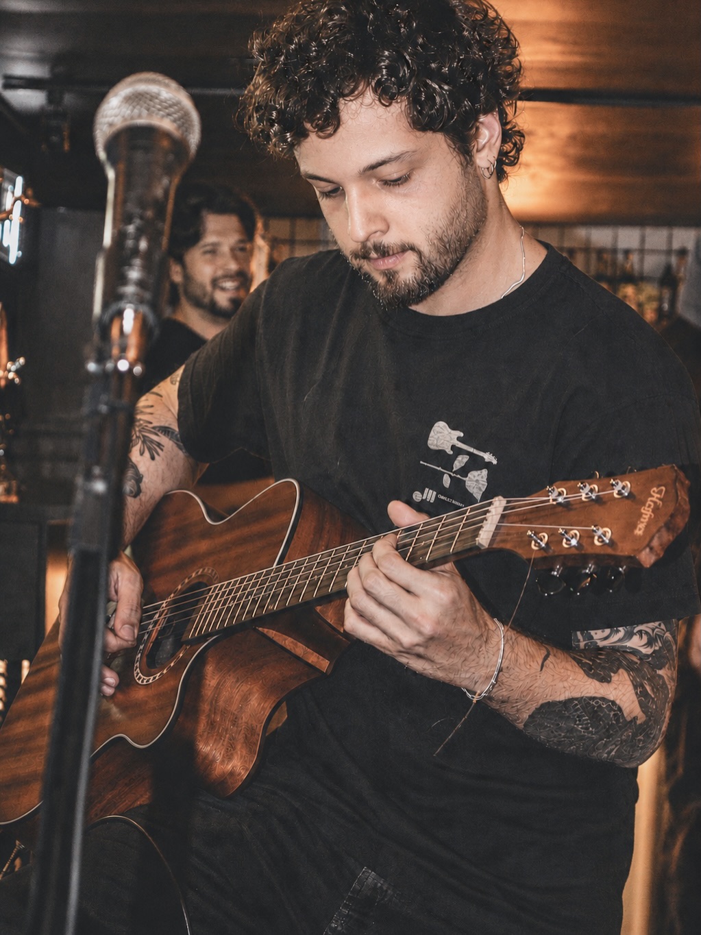 Baxo Bar: high quality live music performance