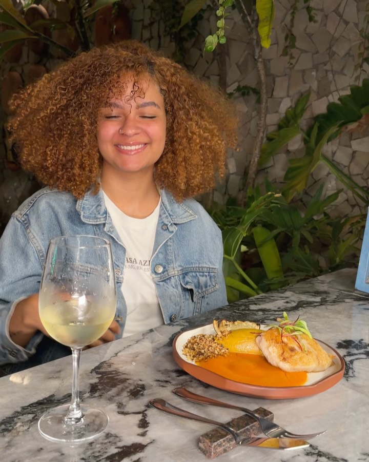 Casa Azeite: appealing photo of customer dining