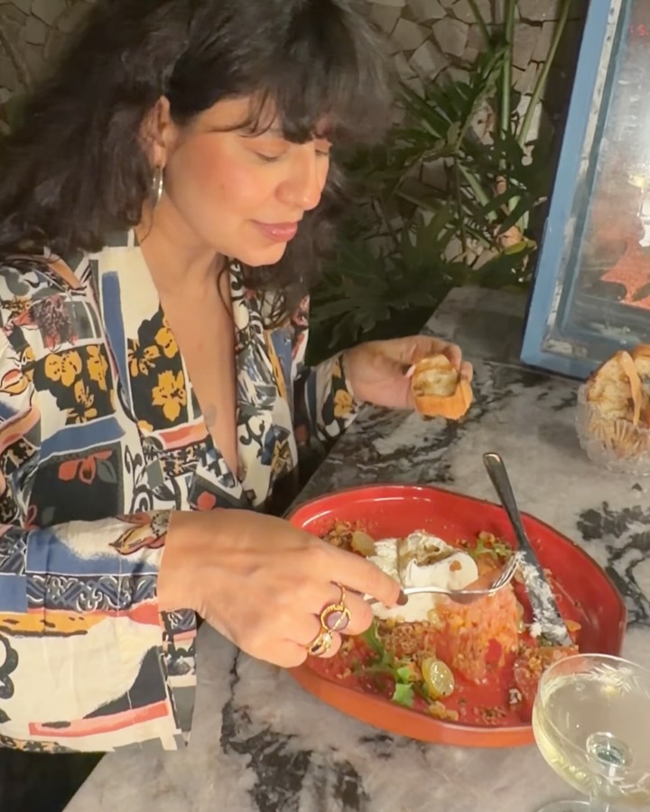 Casa Azeite: customer enjoying restaurant food