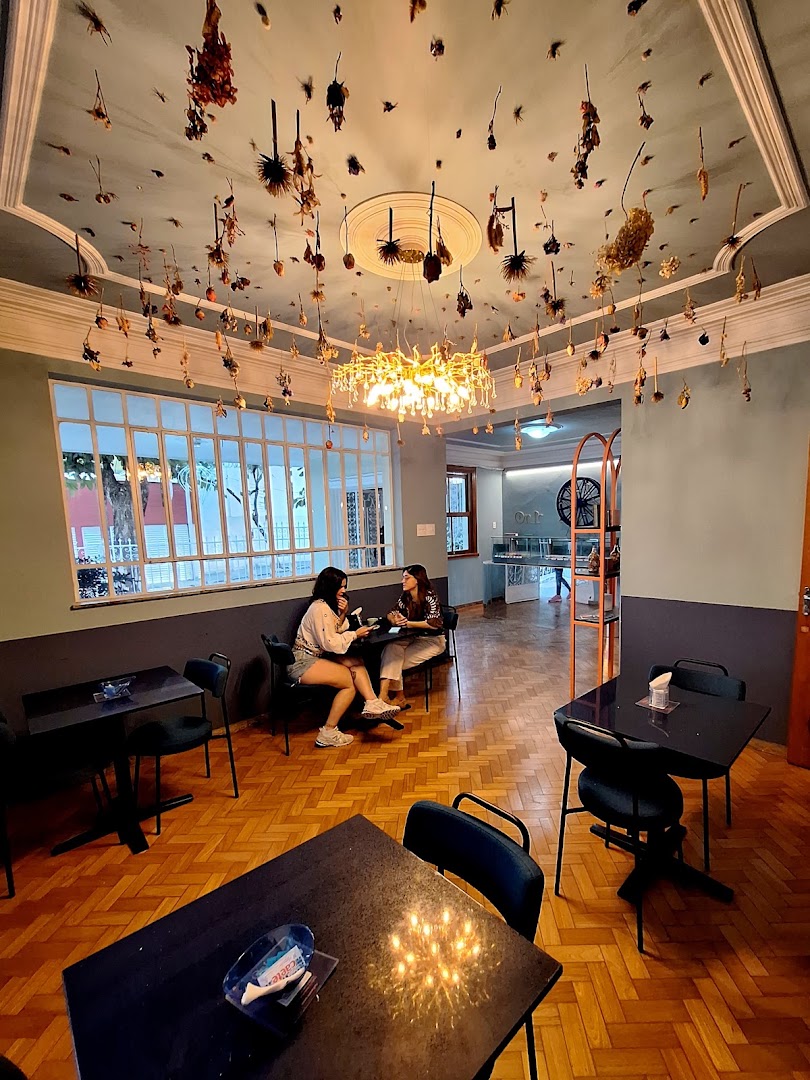 Onir: attractive interior and inviting atmosphere
