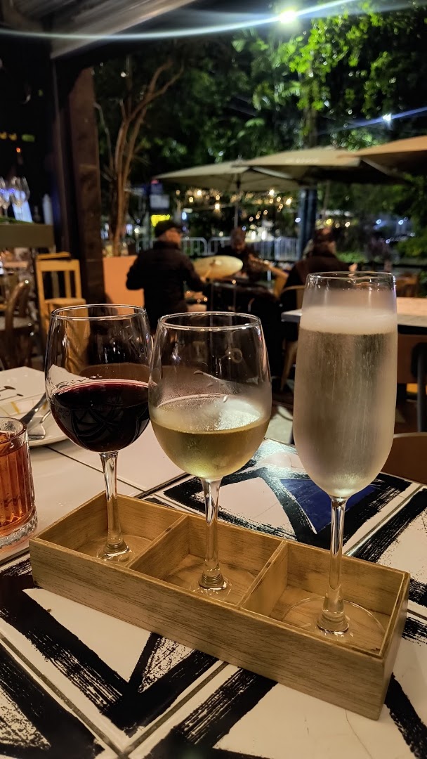 Rex Bibendi: appealing shot of drinks served