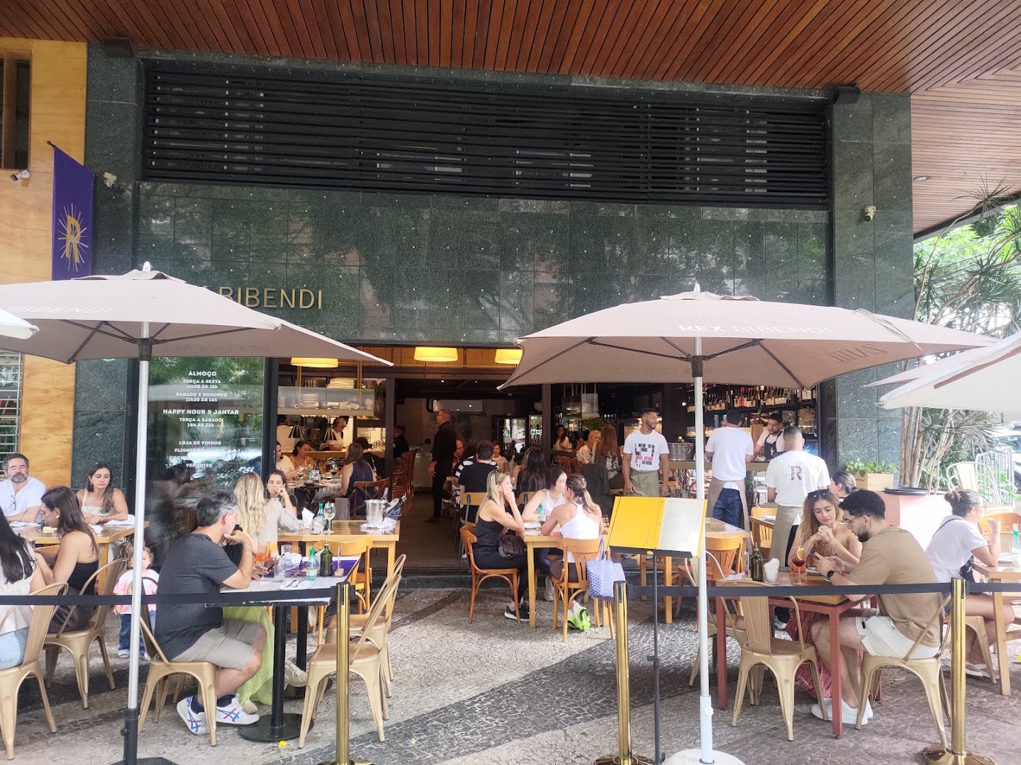 Rex Bibendi: lively atmosphere and terrace