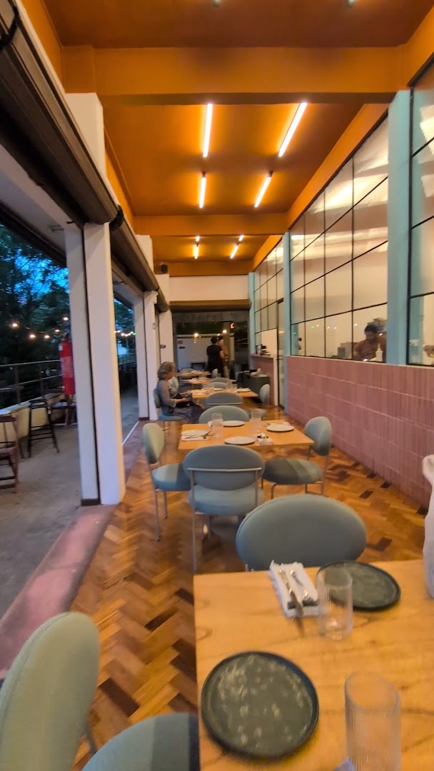 TOM Cozinha de Herança: inviting restaurant interior and atmosphere