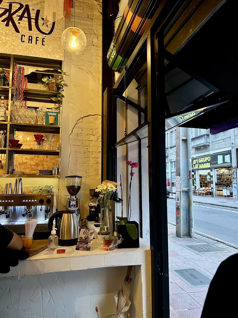 Brau Brau Café: inviting atmosphere and clear interior