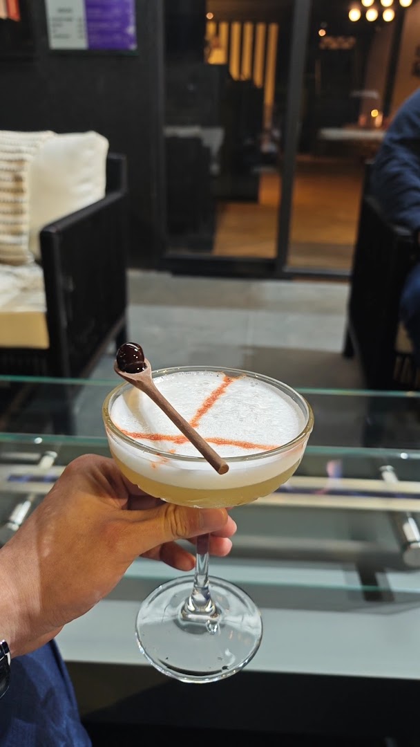 Continental Bar: high quality cocktail photo