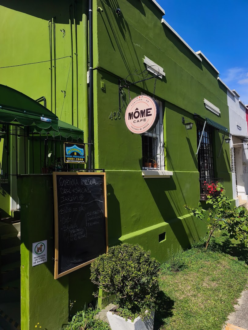 Môme Café: clear, attractive exterior shot
