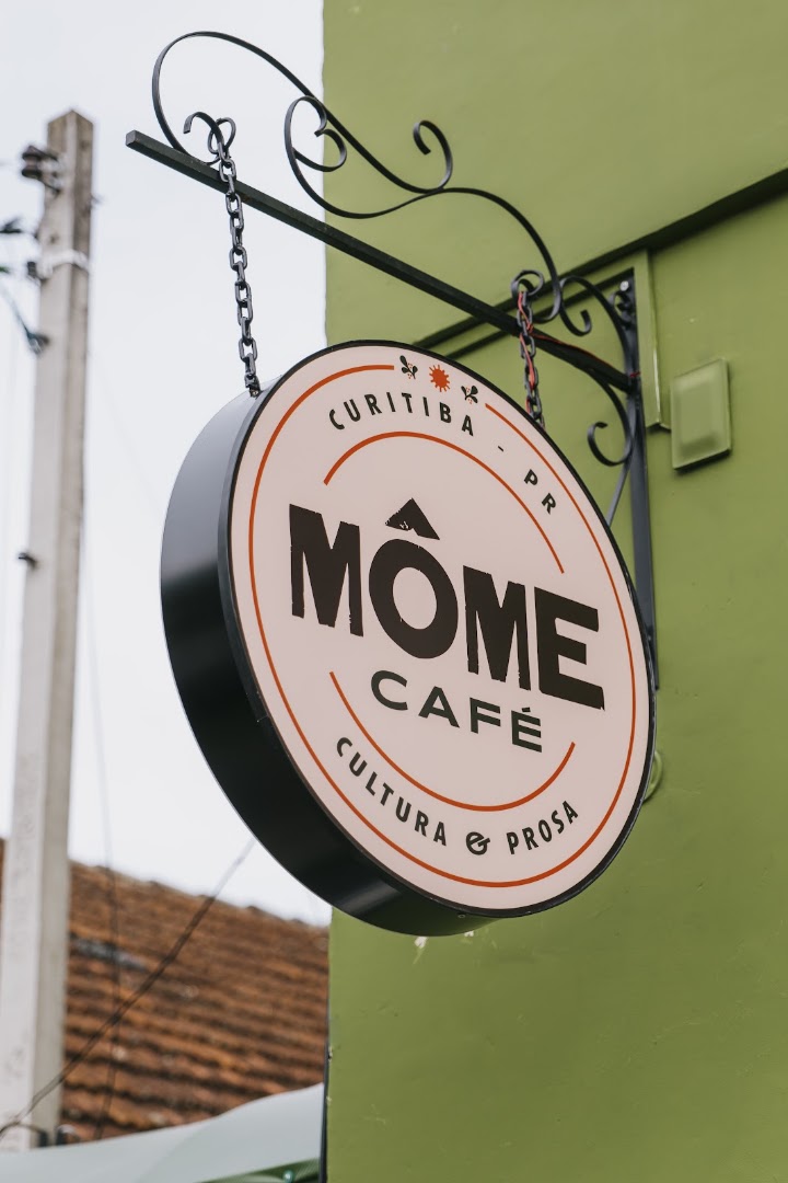 Môme Café: clear photo of venue signage