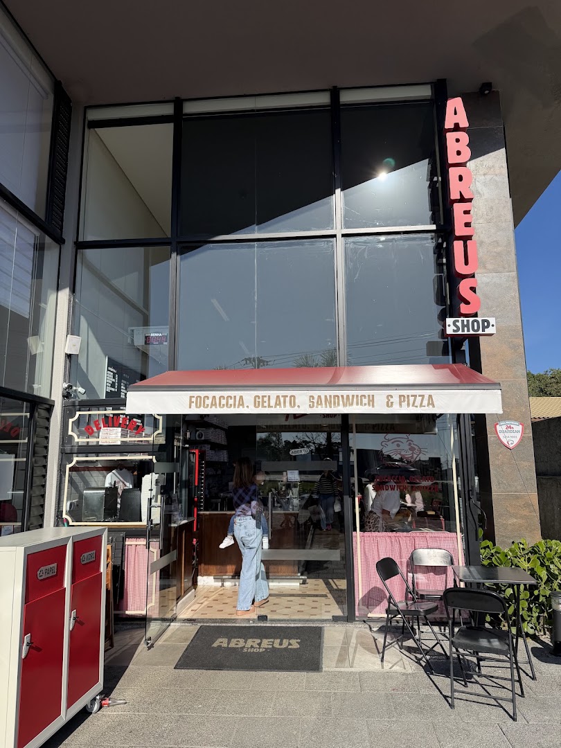 Abreus Pizza Shop: clear, inviting exterior restaurant shot