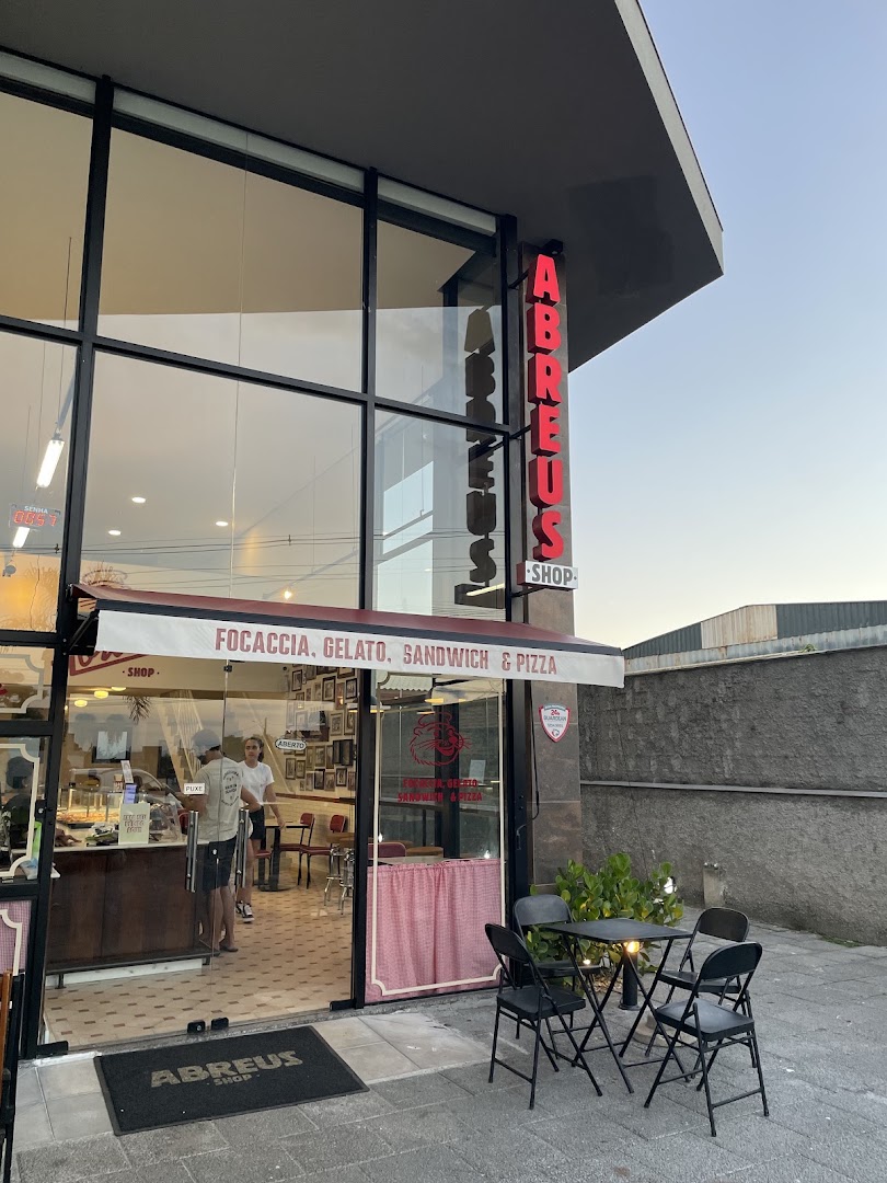 Abreus Pizza Shop: clear, professional exterior restaurant shot