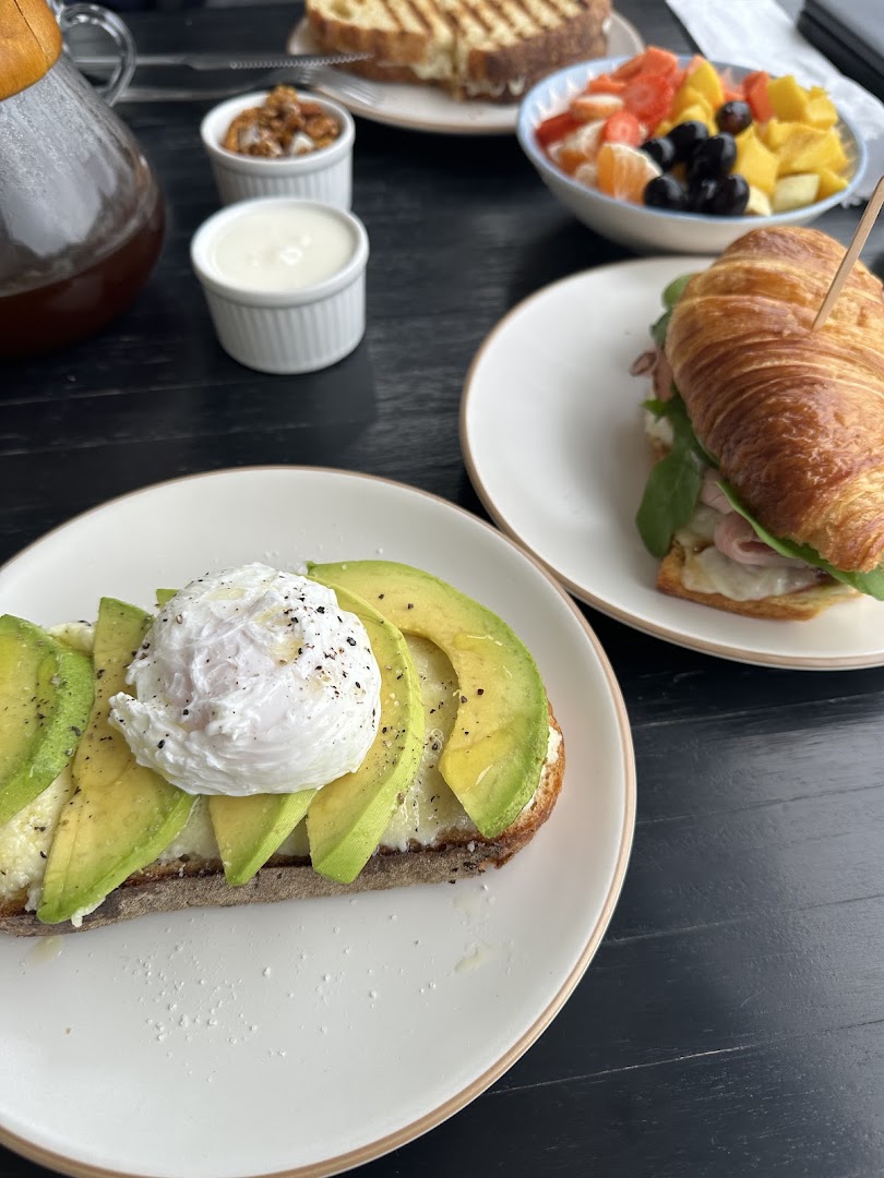 Cafezana: appetizing photo of served food