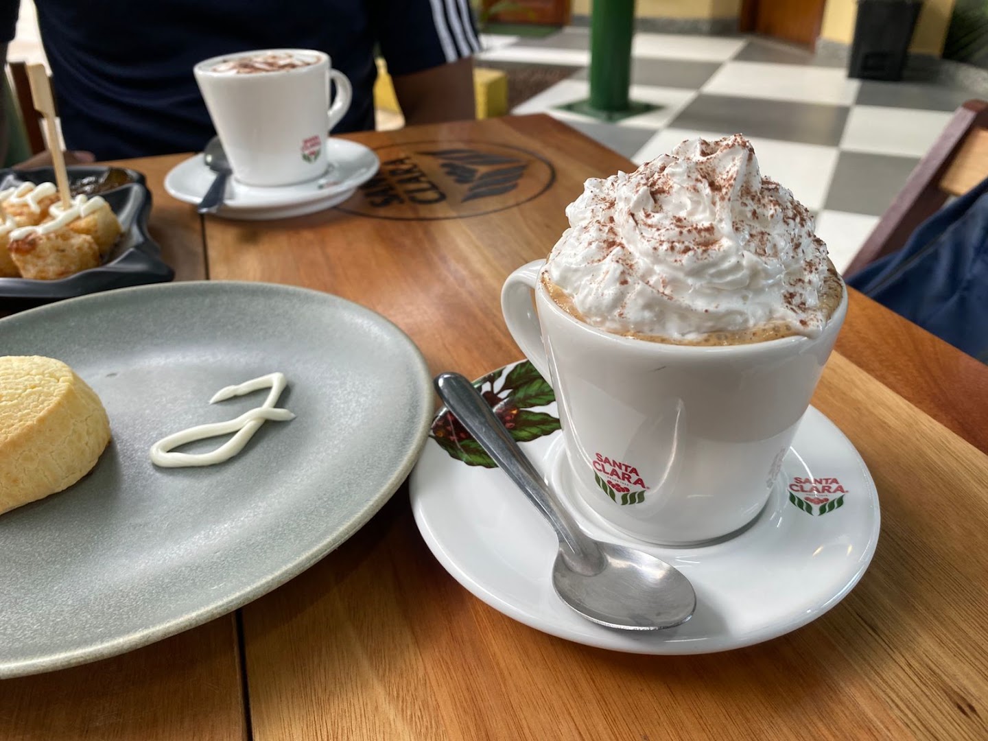 Café Java: appetizing photo of coffee drinks