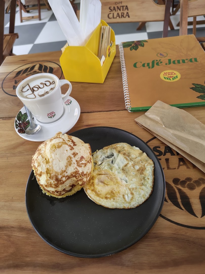 Café Java: appetizing food and drink presentation