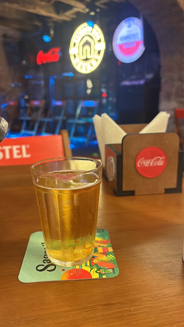 Estação das Pedras: bar atmosphere and drink