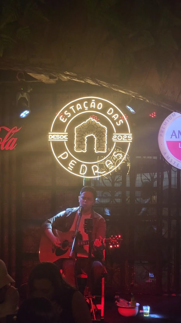 Estação das Pedras: venue atmosphere and performance