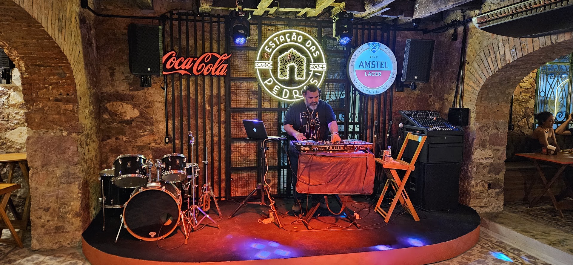 Estação das Pedras: venue atmosphere and entertainment