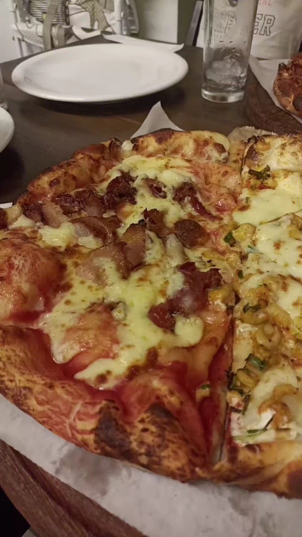 LaMassa Pizzaria: appetizing photo of restaurant pizza